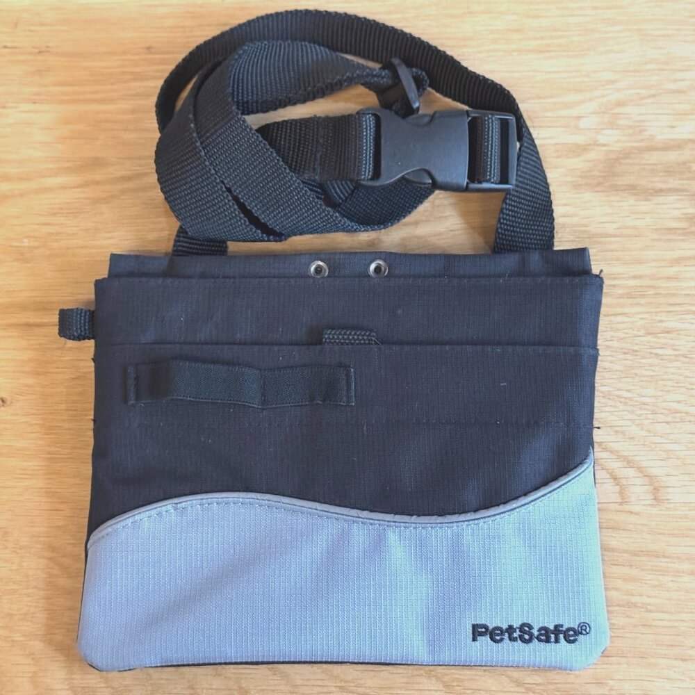 PetSafe Treat Pouch Bag, Black/Grey